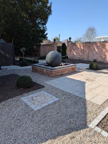 Jeremy Hastings 1m Large grey slate ball water feature, brick pool