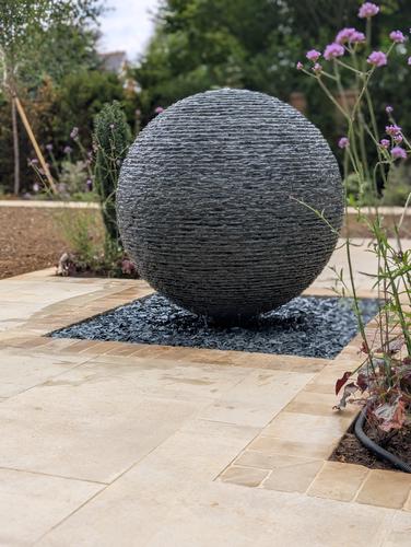 Jeremy Hastings 1m Large grey slate ball water feature, square splash zone