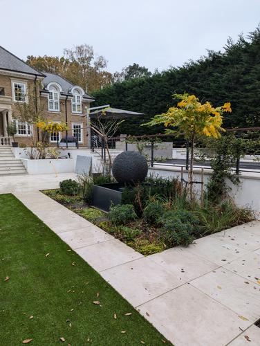 800mm Grey Watersphere installed on a black steel base.